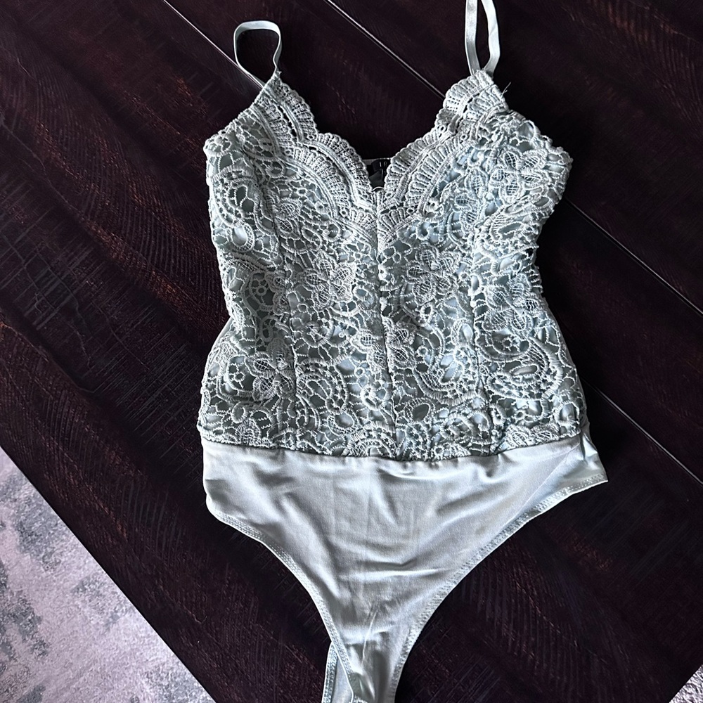 CLOSET CLEAROUT‼️ Iris Mint Green Lace Bodysuit